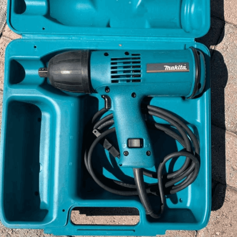 Masina de insurubat cu impact Makita 6905H Masina de insurubat cu impact Makita 6905H