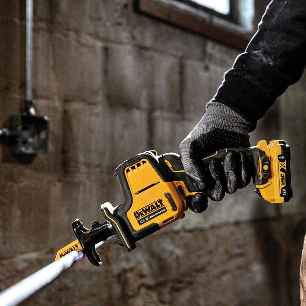 Ferăstrău compact tip sabie DeWalt DCS312D2 Ferăstrău compact tip sabie DeWalt DCS312D2