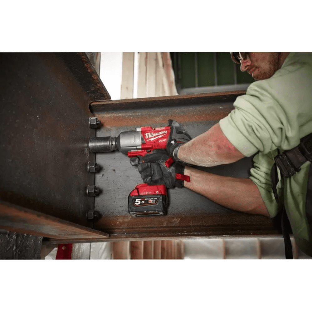 Masina de insurubat cu impact fara acumulator Milwaukee M18 ONEFHIWF12-0X (SOLO) Masina de insurubat cu impact fara acumulator Milwaukee M18 ONEFHIWF12-0X (SOLO)